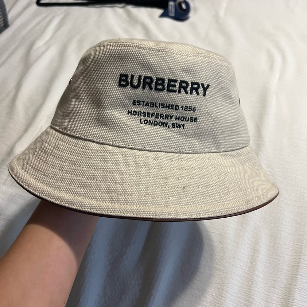 Burberry bucket hat
